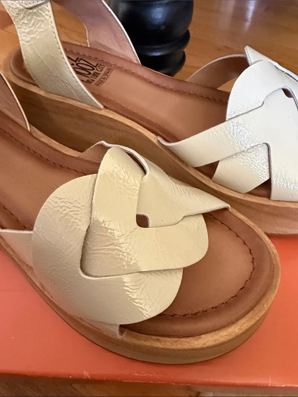 Miz Mooz Sarita Cream Patent Leather Knotted Platform Sandals EU 40